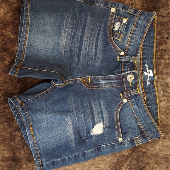 Youth Girls ~ 7 For All Mankind ~ Distressed Jean Shorts 💕 - Picture 2 of 6
